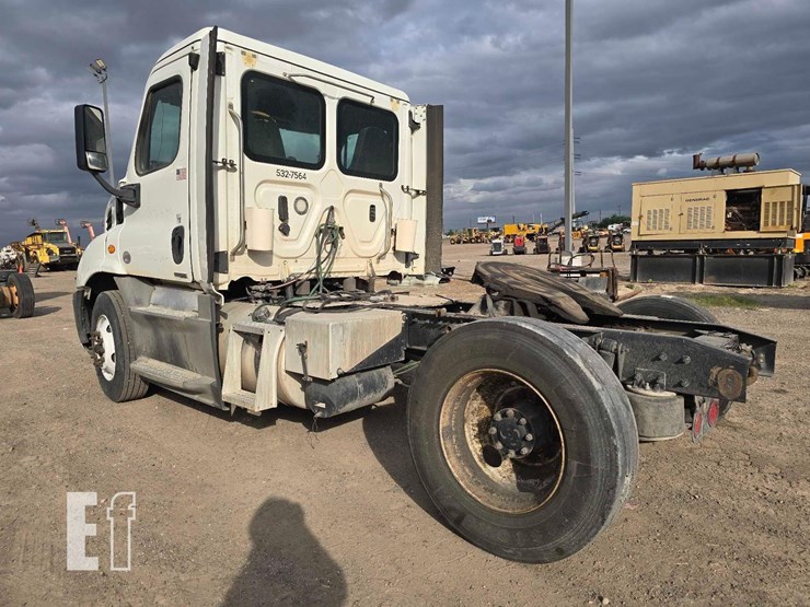 2018-freightliner-cascadia-113-image-4
