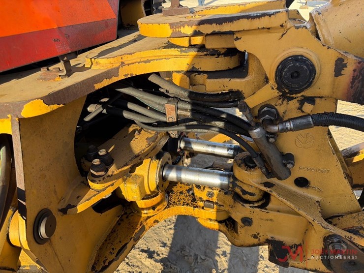 new-holland-555e-image-8