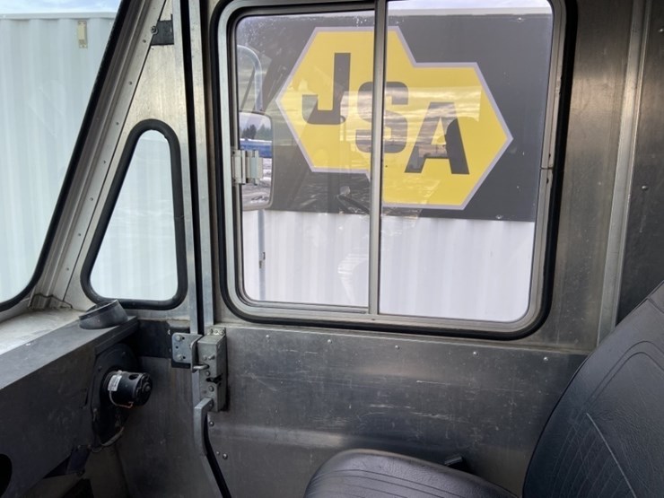 1994-chevrolet-p-truck-forward-step-van-image-19