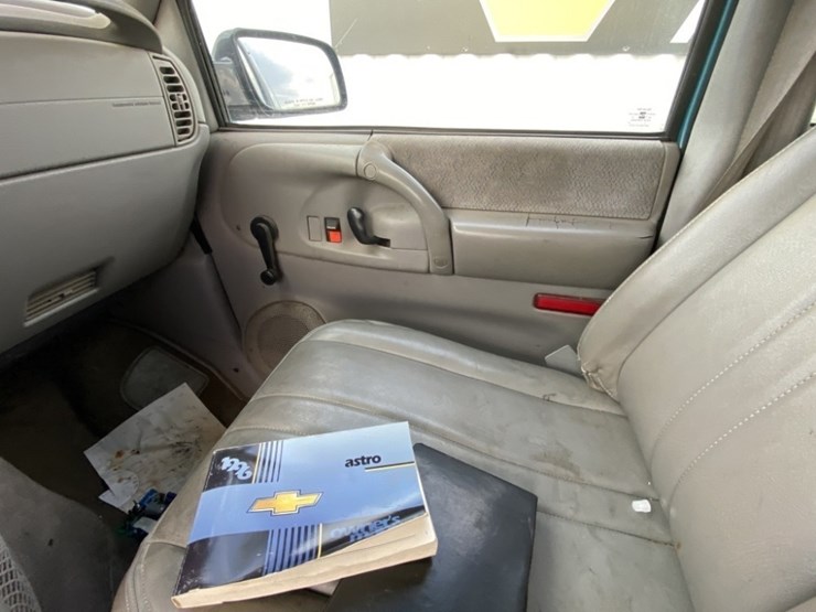1996-chevrolet-astro-image-18