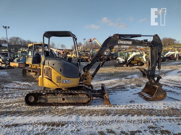 2013-deere-35d-image-3