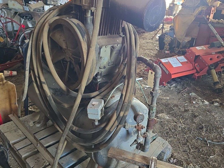 30-gallon-air-compressor-with-motor,-needs-work-image-3