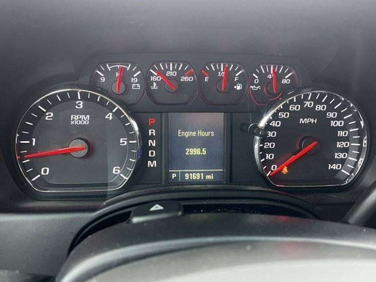 2016-chevrolet-suburban-image-30