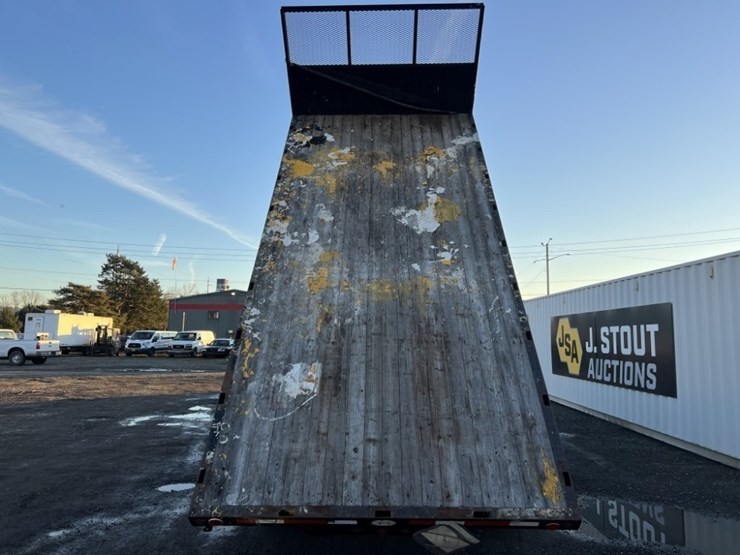 2002-freightliner-fl80-image-38