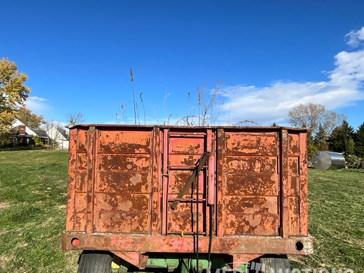 metal-barge-box-on-john-deere-running-gear-image-9