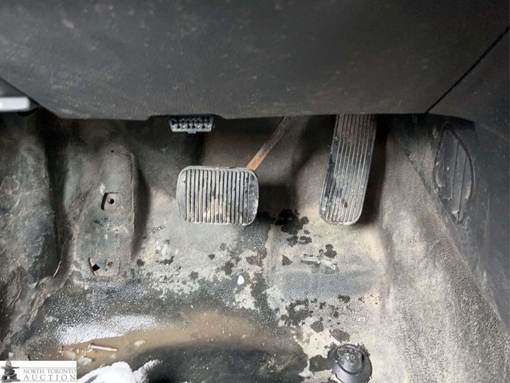 2015-ford-explorer-image-22