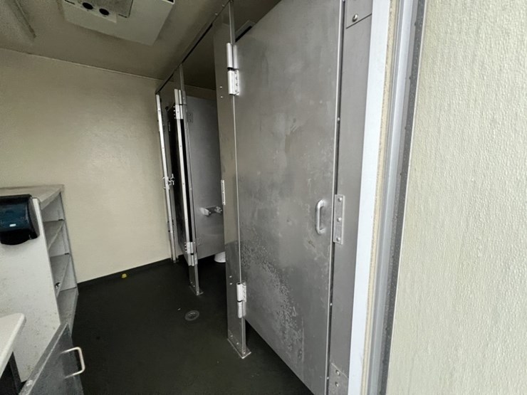 2006-acsi-tt24-102a-t/a-restroom-trailer-image-12