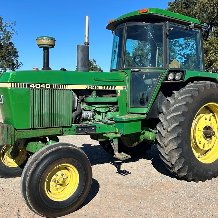 1982 JOHN DEERE 4040