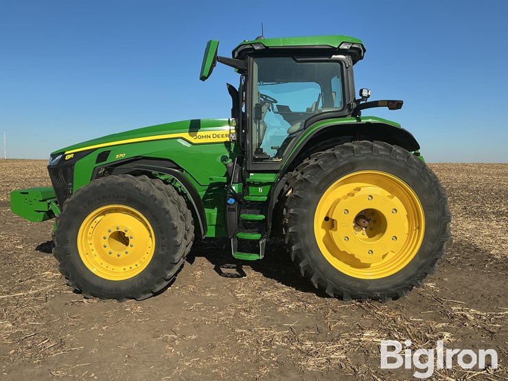 2024-john-deere-8r-370-image-8