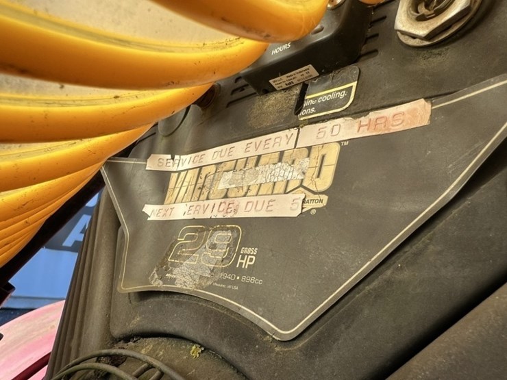 2012-giant-vac-tl29202bvg-towable-leaf-vacuum-image-16