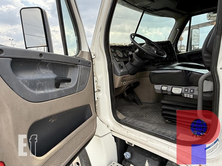 2018-freightliner-cascadia-125-image-12