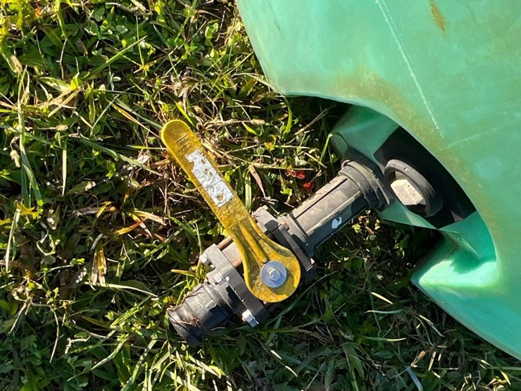 green-1000-gal.-poly-tank-image-10