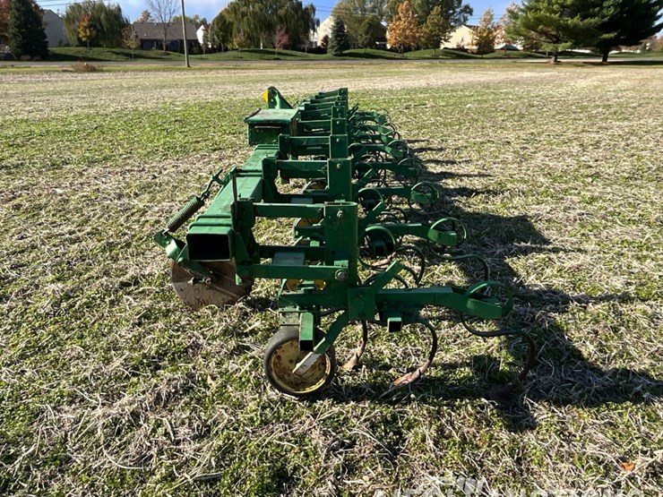 john-deere-8-image-2