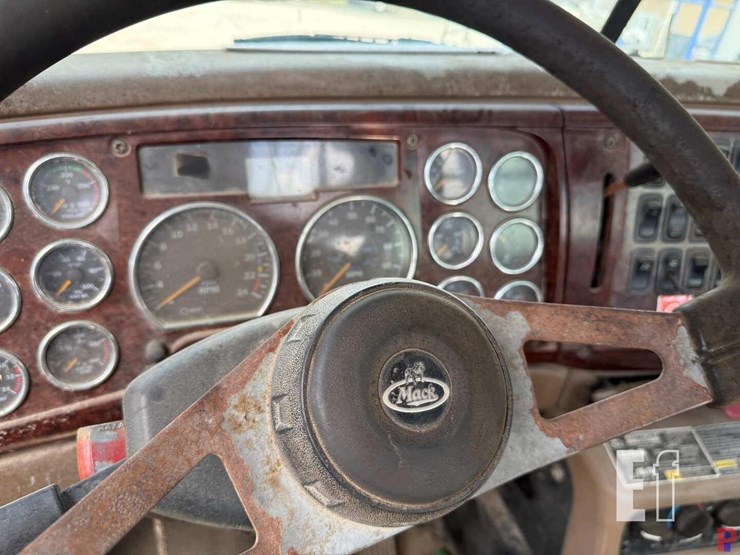 2007-mack-granite-cv713-image-13