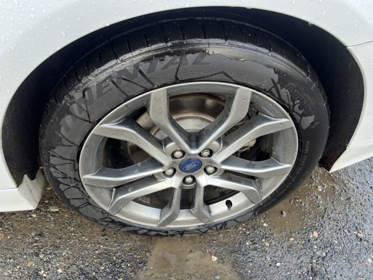 2017-ford-fusion-se-awd-sedan-image-16