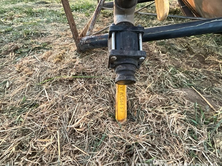 1,400-gallon-poly-tank-on-metal-stand-image-10