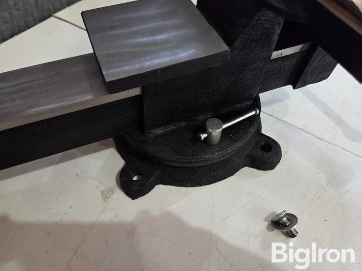 viper-bench-vise-image-5