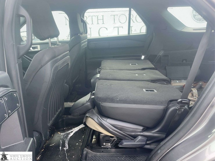 2020-ford-explorer-image-26