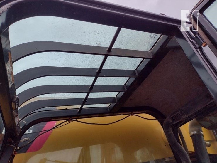 2015-caterpillar-tl1055c-image-13