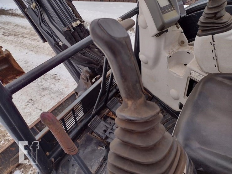 2016-deere-35g-image-10