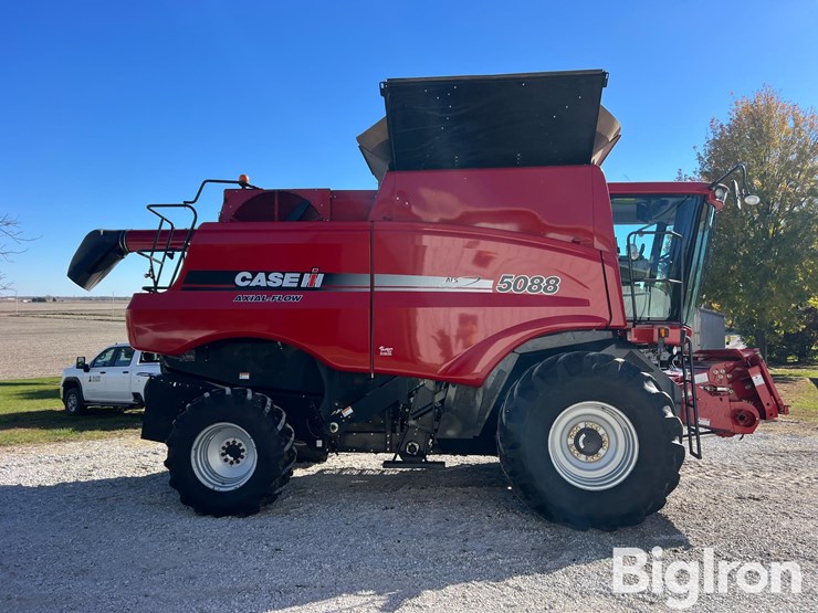 2011-case-ih-5088-image-4