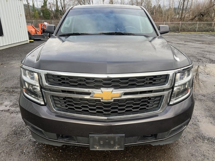 2016-chevrolet-suburban-image-8