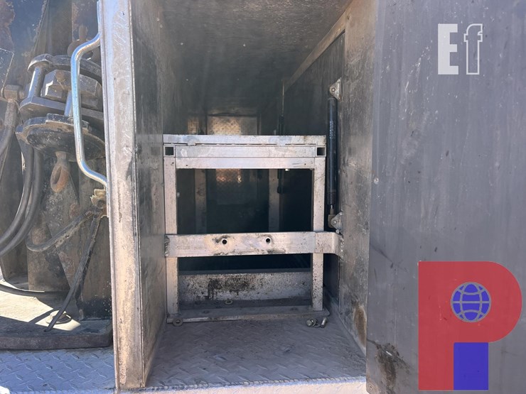 2015-freightliner-business-class-m2-106-image-4