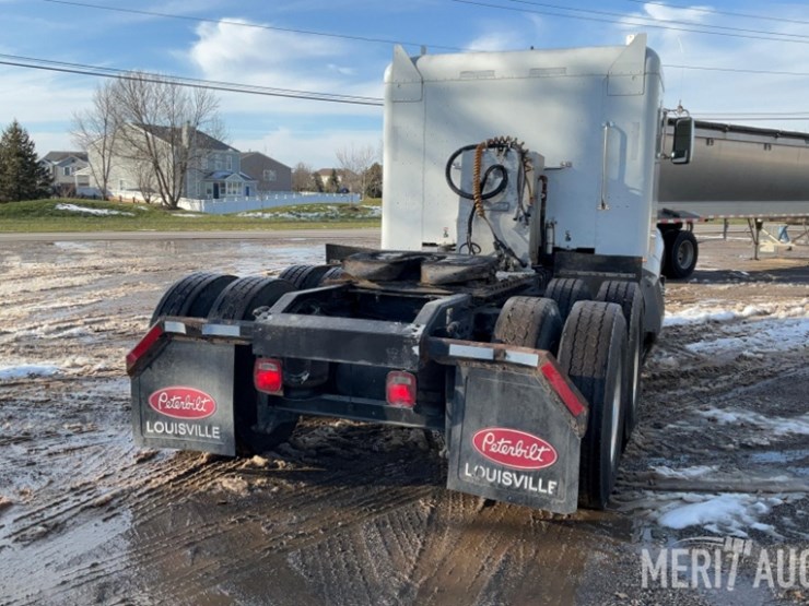 2012-peterbilt-384-image-5