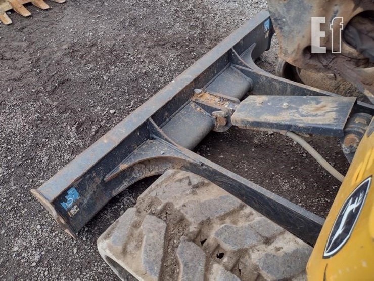 2022-deere-26g-image-24