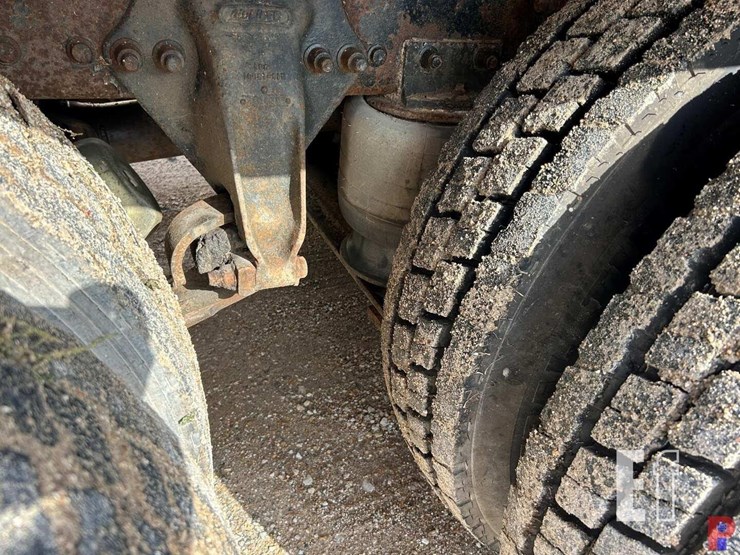 2002-freightliner-argosy-image-10