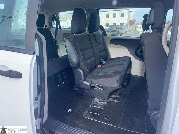 2020-dodge-grand-caravan-se-image-24