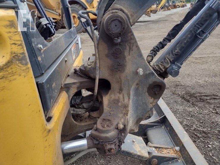 2022-deere-26g-image-23