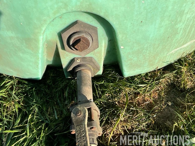 green-1,400-gallon-poly-tank-image-9