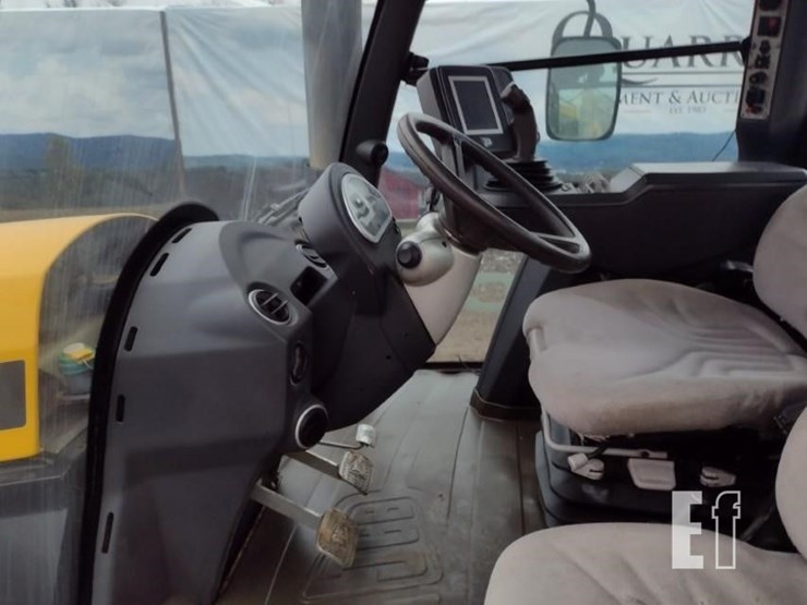 jcb-fastrac-8250-image-14