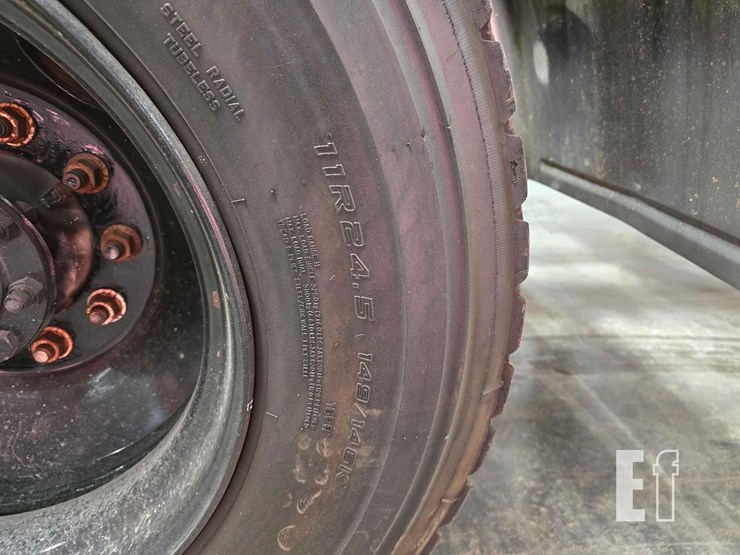 2005-international-9400-image-23