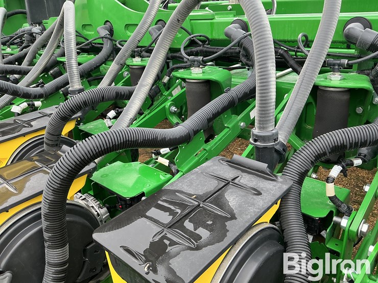 2025-john-deere-db60-image-17