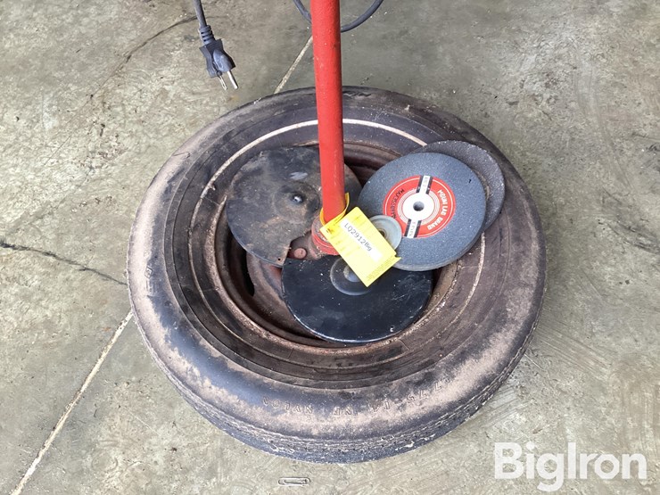 central-machinery-bench-grinder-image-12