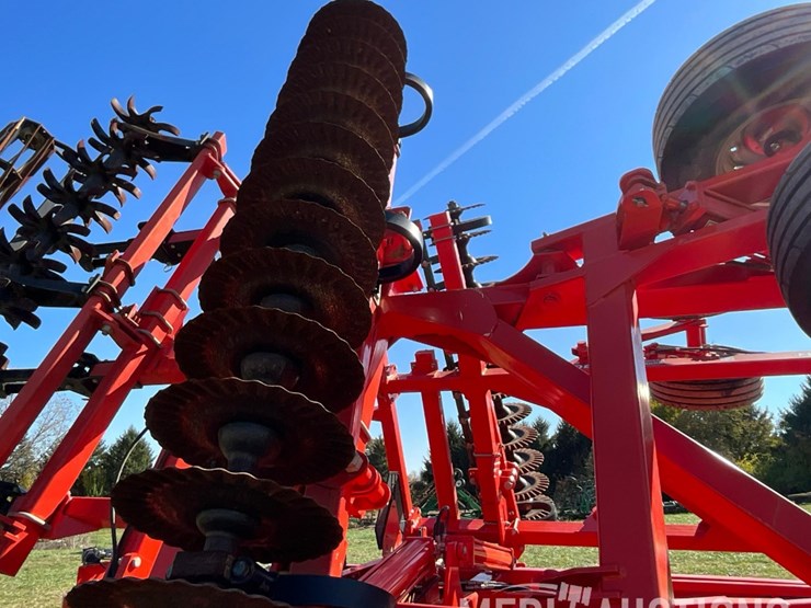 2016-kuhn-krause-8005-excelerator-verticle-tillage-tool-image-52