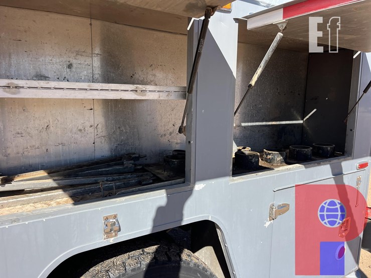 2015-freightliner-business-class-m2-106-image-15