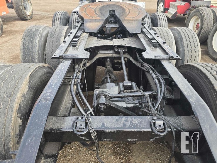 2012-mack-granite-gu813-image-34