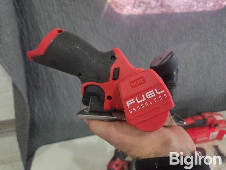 milwaukee-battery-operated-hand-tools-image-8