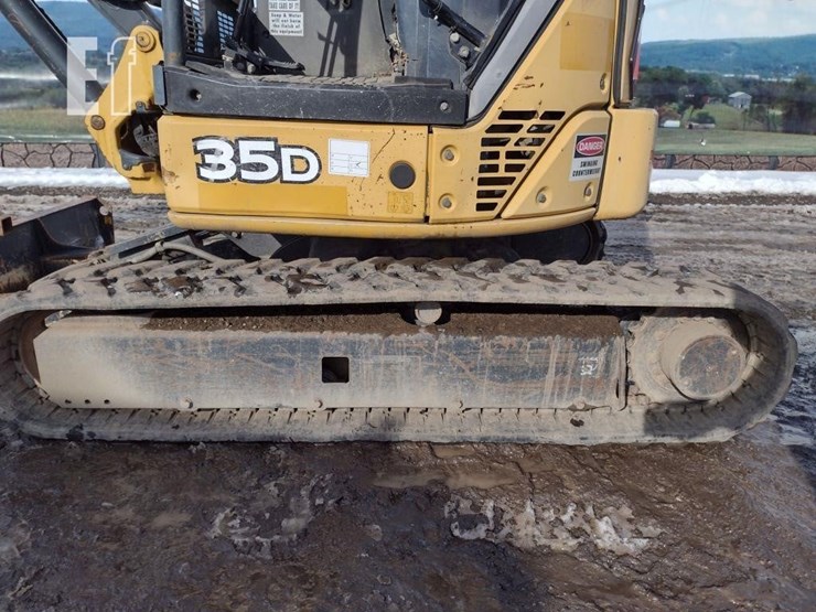 2013-deere-35d-image-26