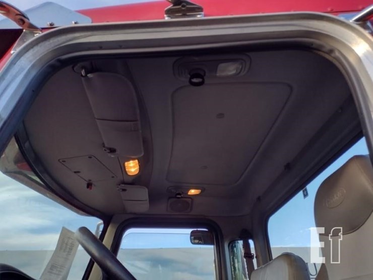 peterbilt-330-image-14