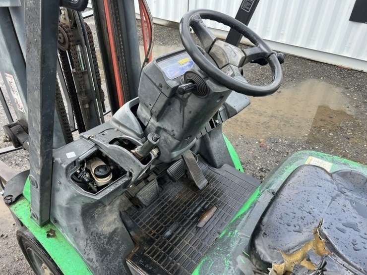 2008-mitsubishi-fg25n-image-17