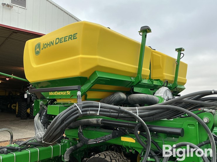 2025-john-deere-db60-image-19