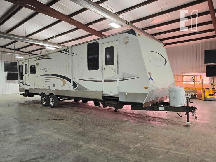 2010-keystone-rv-co-sprinter-310kbs-image-2