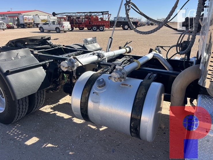 2021-freightliner-coronado-122-sd-image-7