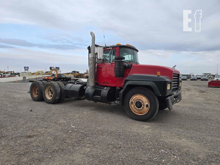 2003-mack-rd688s-image-2