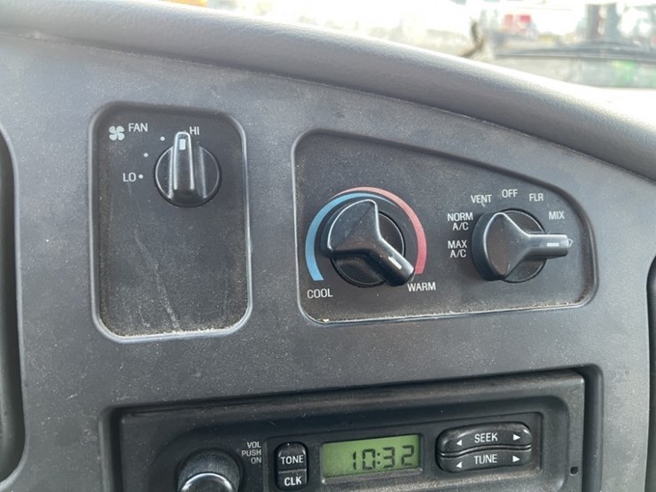 2006-ford-e350-image-27