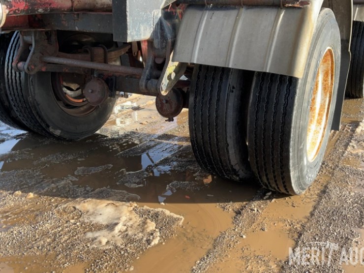 polar-mfg-co.-5,500-gallon-stainless-steel-tanker-image-21